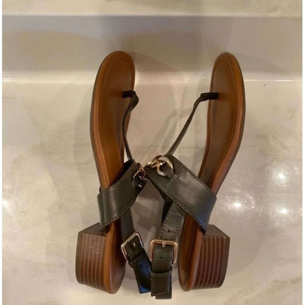 Tommy Hilfiger Dark‎ Brown Thong Sandals Gold Chain Logo Size 8M EUC